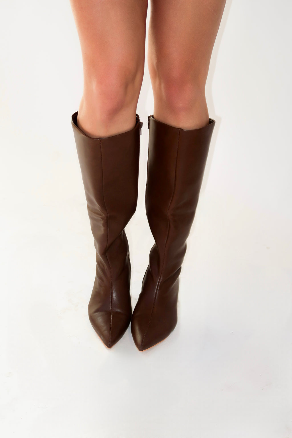 BOTAS EN TONO CAFÉ