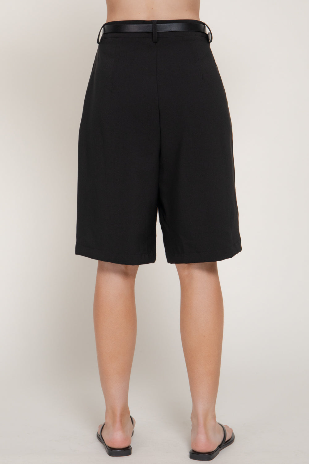 SHORT CORTE LARGO
